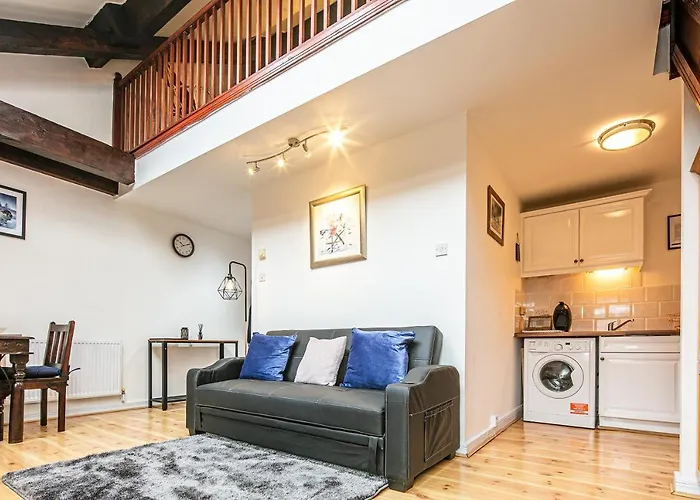 Beautiful 1-Bed Apartment In Grade Listed Warehouse - Victoria Quays, Sheffield City Centre, Free Parking, Pet Friendly, Netflix