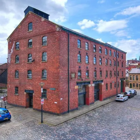 Victoria Quays Warehouse Apartment: Pet-Friendly City Centre Stay Sheffield Exterior photo