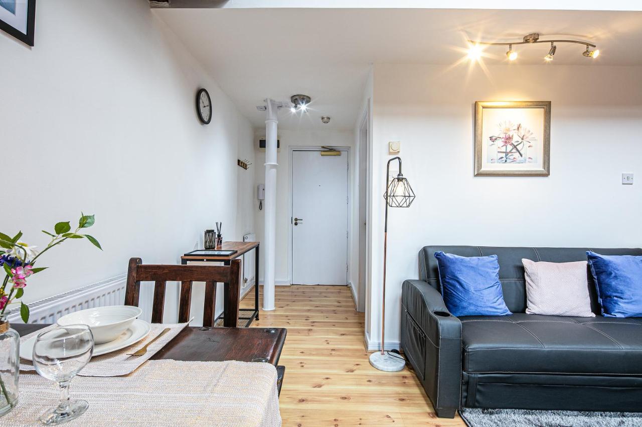 Апартаменты Beautiful 1-bed In Grade Listed Warehouse - Victoria Quays, Centre, Free Parking, Pet Friendly, Netflix