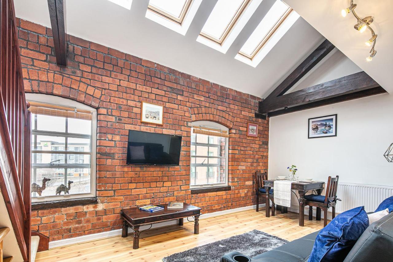 Beautiful 1-bed In Grade Listed Warehouse - Victoria Quays, Centre, Free Parking, Pet Friendly, Netflix Апартаменты *