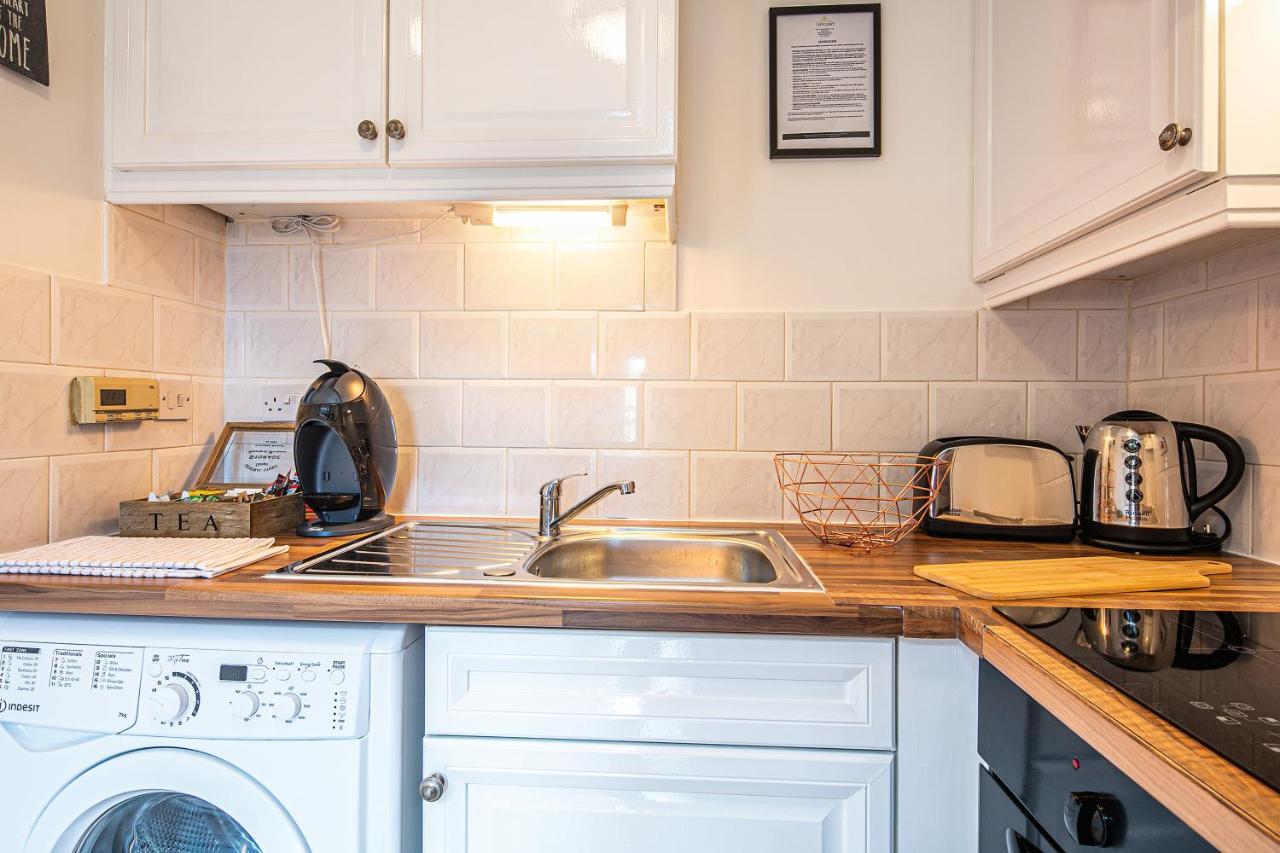 Апартаменты Beautiful 1-bed In Grade Listed Warehouse - Victoria Quays, Centre, Free Parking, Pet Friendly, Netflix